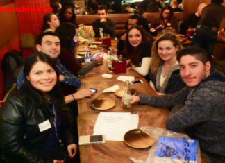 Jóvenes Mexicanos reunidos-年轻墨西哥人聚集