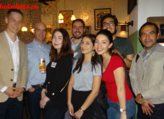 Jóvenes profesionales extranjeros celebran en Shanghái