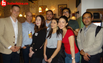 Jóvenes profesionales extranjeros celebran en Shanghái